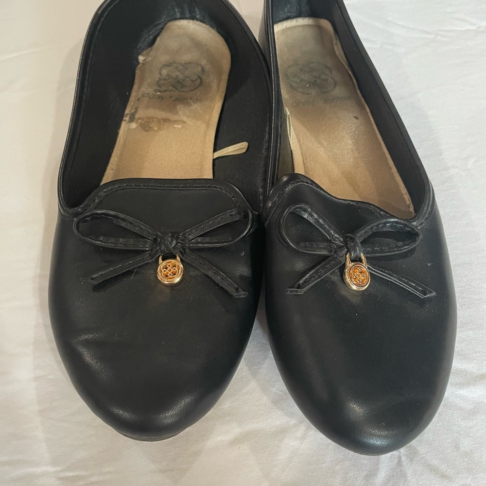 Chic Black Women's Flats with Bow Detail